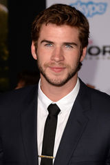 组图：《雷神2》好莱坞首映 抖森帅气骑摩托