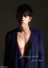 组图：吴建飞熟男写真散发健硕魅力