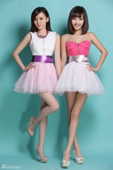 组图：江铠同孙骁骁闺蜜大片 夏日清新拼美腿