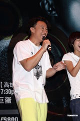 组图：陈奕迅台北签票遭台风搅局 演唱会曲目歌迷选