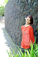 组图：韩晓暖春清新写真 红色薄纱随性惬意