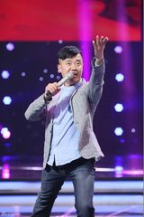 组图：《笑星》王晶与嫩模上演猪八戒背媳妇