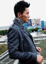 组图：李晨写真漫步街头 展男性沉稳风度