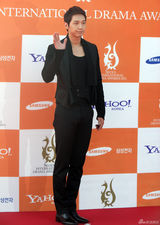 组图：首尔电视剧大赏红毯 佘诗曼于小彤亮相