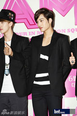 组图：EXO-K成员KAI迎接二十岁成人礼