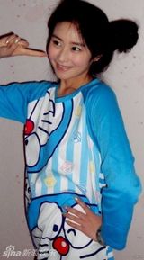 幻灯图：内地版杉菜颖儿写真 儿童节大秀可爱睡衣