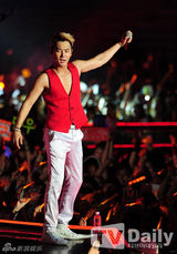 组图：神话首尔开唱亚巡圆满落幕 展不变风采