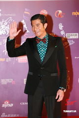 幻灯：香港金像奖颁奖红毯 郭富城黑西装帅气亮相