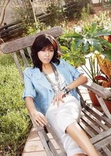 高清组图：韩星河智苑春装照 忧郁安静气质温婉