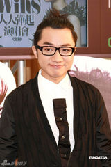 幻灯图：TWINS记者会上对饮 宣布下月开演唱会