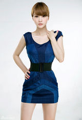 组图：柳岩全新青春写真曝光 分享青葱记忆