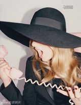 组图：泰勒童真写真比爱心 享受单身否认恋老外