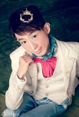 组图：《快男》海选“奇葩男”写真风格多样