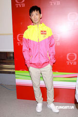 幻灯图集：陈敏之为戏扮妓女 热裤示人“挺”胸上阵