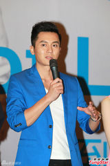 组图：张馨予缺席新剧宣传 李晨独撑场遭逼婚