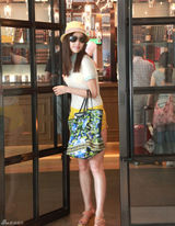 组图：贾青街拍LOOK黄色条纹短裤抢眼