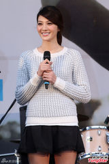 组图：吴亚馨拍吻戏调戏腼腆男 开火锅店圆梦