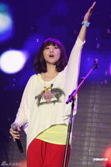 组图：孙耀威梁文音加盟不设限演唱会 推行宗教时尚