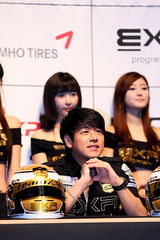 高清图：柳时元担任教练的赛车队新赛季出征仪式 