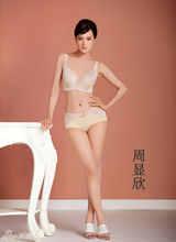 组图：周显欣代言内衣风情万种 大秀美腿丰胸