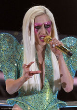 高清组图：格莱美现场 Lady Gaga呲牙咧嘴吓死人