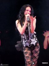 幻灯图：莫文蔚个唱攻陷昆明 张亚东现身互拍合照