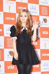 高清组图：f(x)SHINee等闪耀首尔歌谣大奖红毯