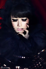 组图：女星蒋欣另类生日写真 散发野性美