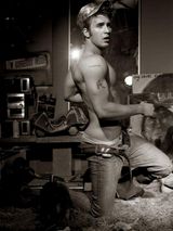 组图：“美国队长”旧照性感风骚 基得无法呼吸