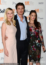 《旅途上》首映 “偷腥女”克里斯汀情变后首公开亮相