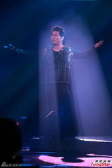 组图：甄妮等红馆开唱 潘美辰唱情歌疑示爱