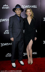 组图：德普携未婚妻亮相首映 恩爱贴面吻