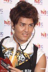 组图：吴克群赞徐若瑄身材 澄清与何超莲只是朋友