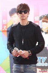 组图：蝴蝶姐姐自曝单身 与罗志祥情同兄妹