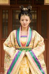 组图：《后宫》海报曝光 安以轩冯绍峰齐亮相