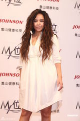 组图：张惠妹代言按摩椅要送妈妈表孝心