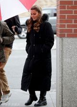 组图：索菲亚-维加拉摩登现身《衰落舞男》片场