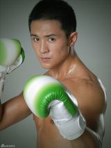 组图：郑晓东新功夫写真 性感身材显男儿本色