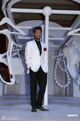 组图：古天乐野人造型走秀 对郭富城婚讯避不表态