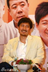 幻灯：《老牛家的战争》登陆北京 宋丹丹获儿子祝福