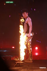 高清组图：许志安香港性感开唱 郑秀文现身不许求婚