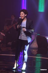 组图：谭咏麟杜丽莎携手开唱 钟镇涛等好友助阵