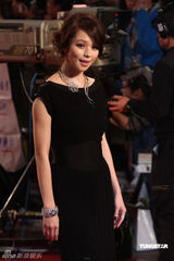 高清：徐若瑄黑色鱼尾晚礼服亮相美丽大方