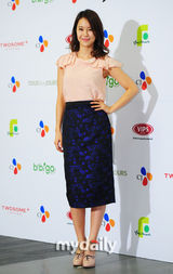 组图：宋承宪Rain出席活动 宋允儿申世京黑白配