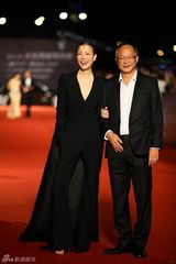 组图：金马红毯群星闪耀 舒淇深V亮胸性感爆棚