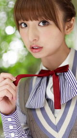 组图：筱田麻里子各式比基尼上阵 大秀蛮腰美腿