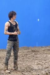 高清组图：李民浩稀泥中打斗 不用替身亲自上阵