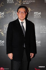 组图：香港时装节开幕 周秀娜谢婷婷等性感抗寒流