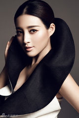 组图：甘婷婷黑白大片展干练简洁风