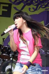 组图：张惠妹运动装亮相 为跑步活动站台